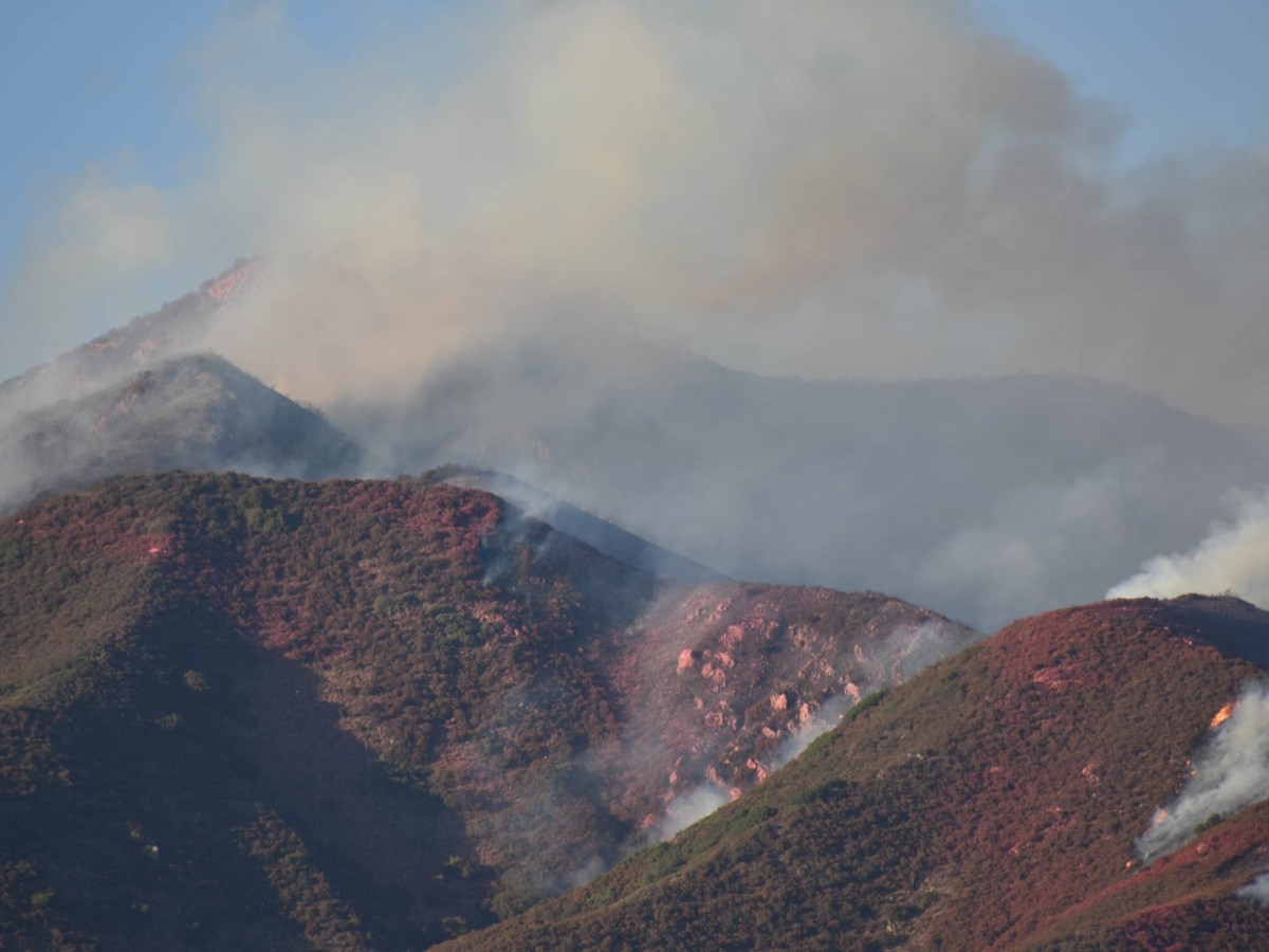 OC’s Airport Fire Continues Into Riverside County as Containment Begins 